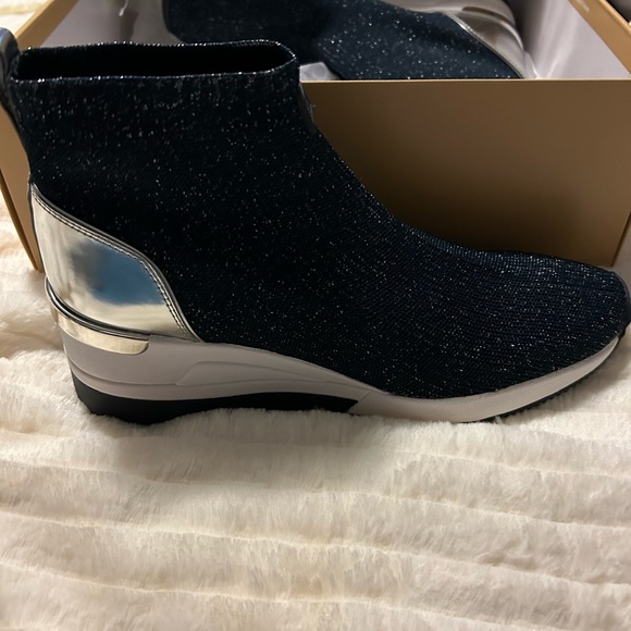 Women’s Bootie Michael Kors size 8 Blue New - Picture 4 of 7